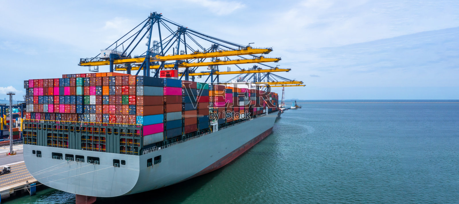 集装箱船舶全球业务公司集装箱船舶进出口物流运输,集装箱船舶货物货运海运国际海运。照片摄影