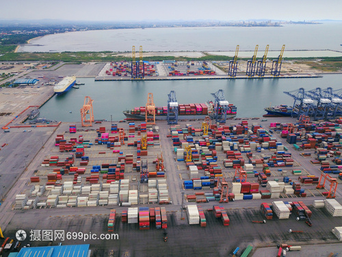 集装箱货船在城市进出口业务和物流国际货进出口业务中以及城市国际货物流中的航空最高视野